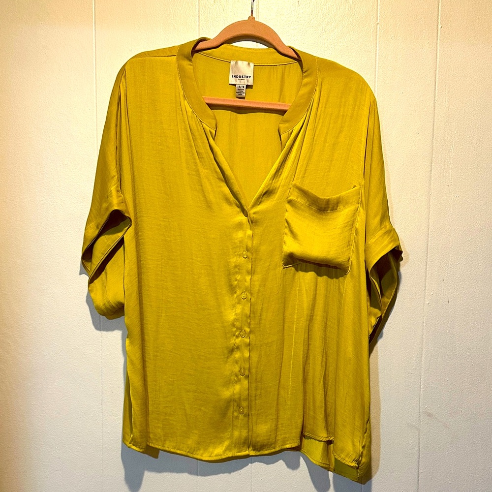 NWOT Industry chartreuse blouse size 1x